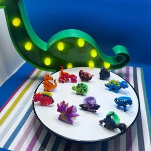 NWOT - Dinosaur Rings!!!!!